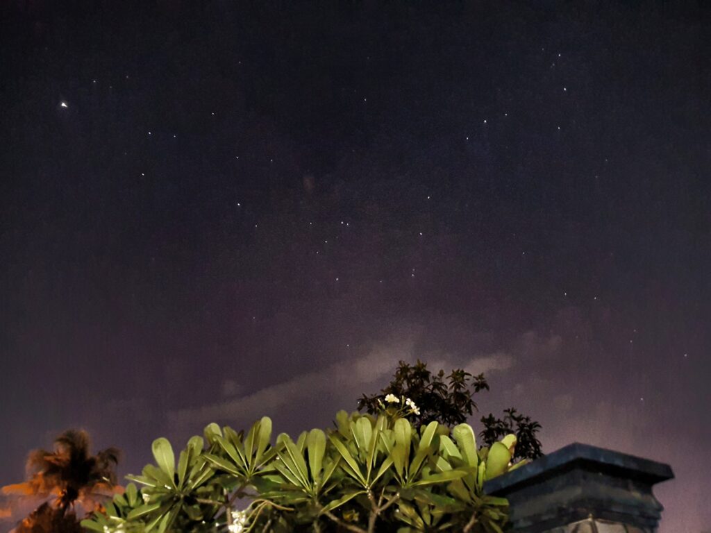 Chòm sao Scorpius trước nhà mình.